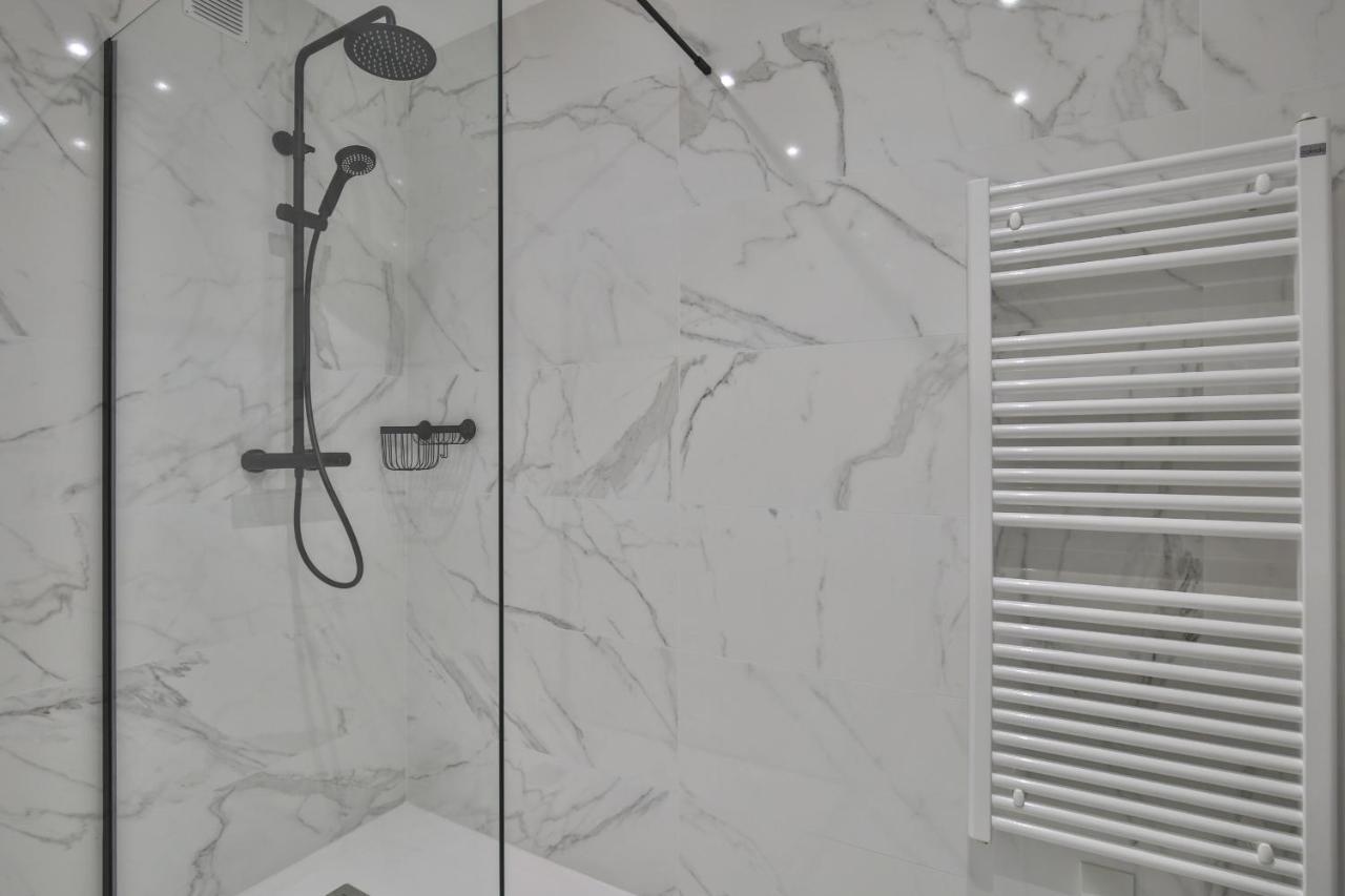 Sublime Appartement Vue Mer. Parking/Piscine/Clim Вильфранш-сюр-Мер Экстерьер фото